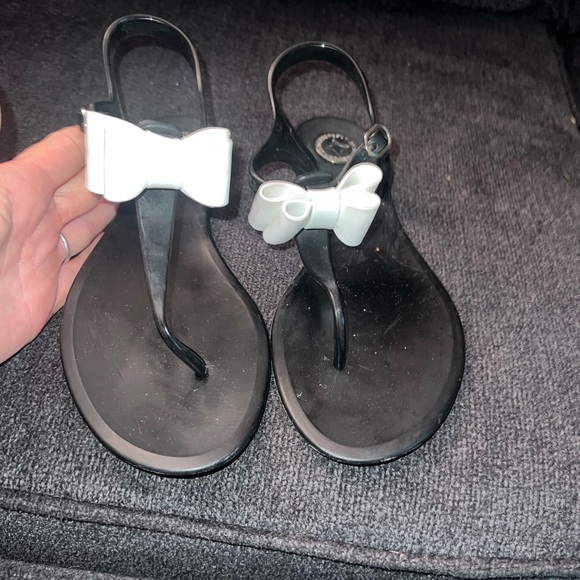 BCBG Jelly Bow Sandals size isn’t on them but I usually wear a 7.5 to 8 - Picture 1 of 4